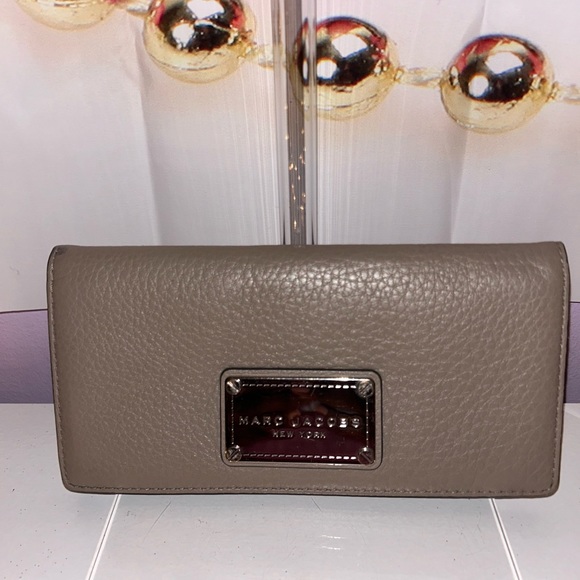 Marc Jacobs Handbags - Marc Jacobs Card Holder, Pre-loved.